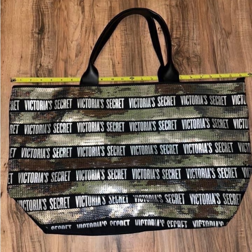 Victoria’s Secret - 2018 sequin tote - NWOT